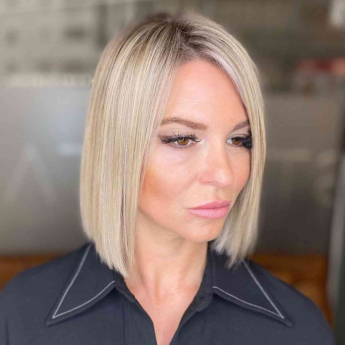 Straight Blonde Bob on Thin Hair for 40-year-old ladies
