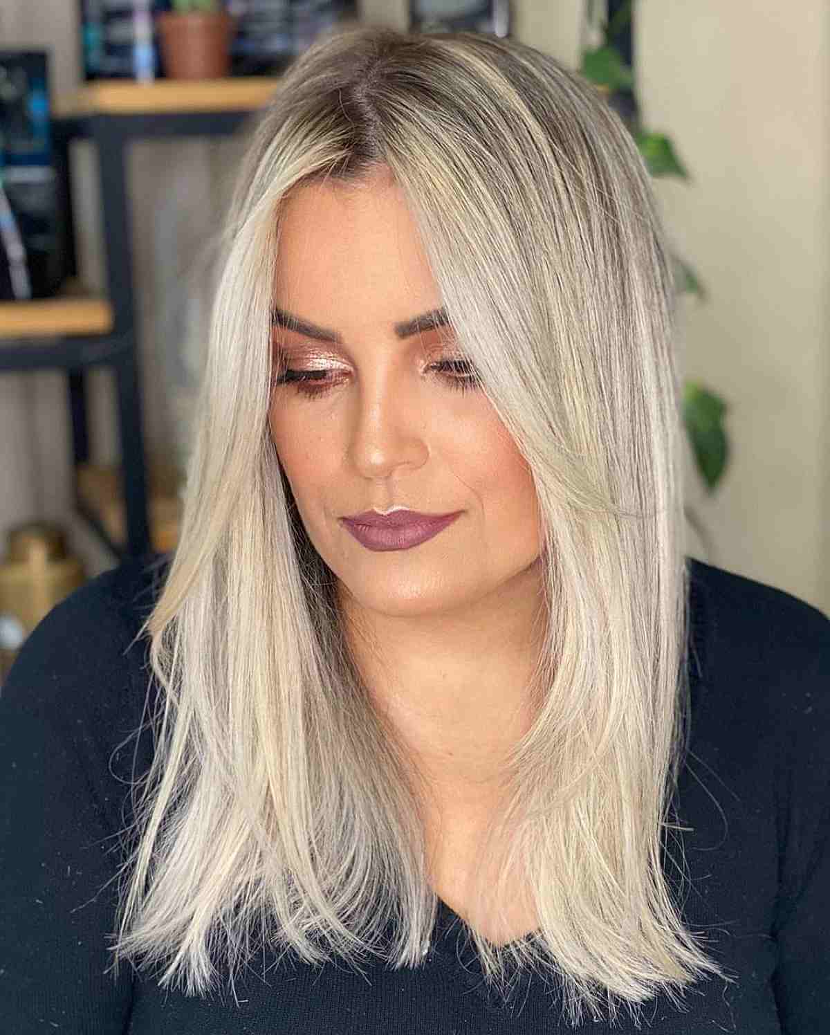 Straight Blonde Hairstyle for 40-Year-Olds