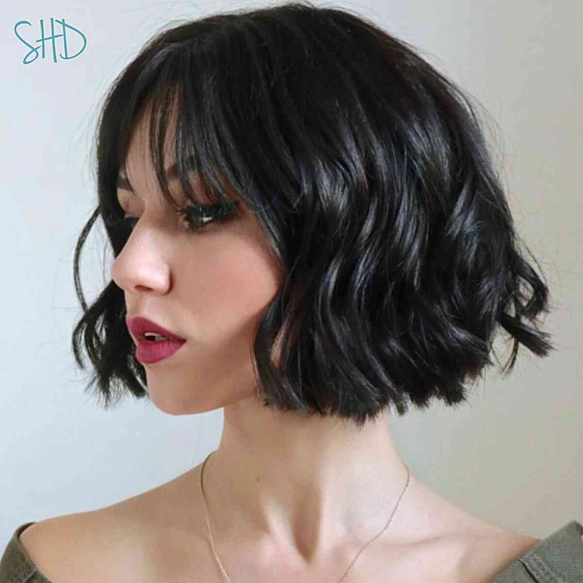 Stylish Messy French Bob on jaw-length hair with waves