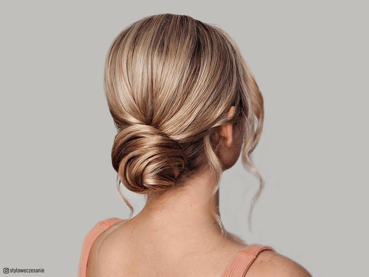 33 Super Easy Updos for Beginners to Try in 2023