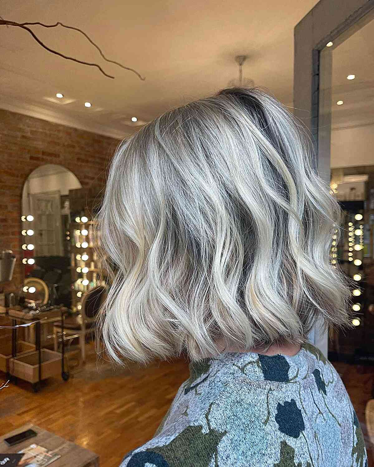 Neck-Length Textured Wavy Bob with Blonde Highlights