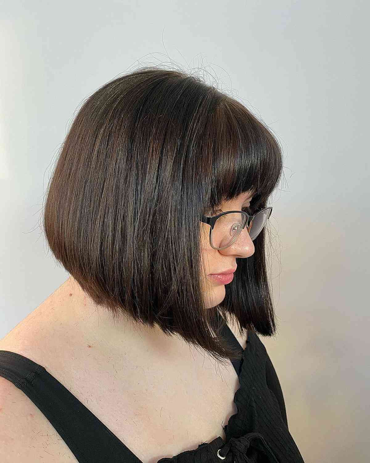 The classic bob with bangs for round faced women