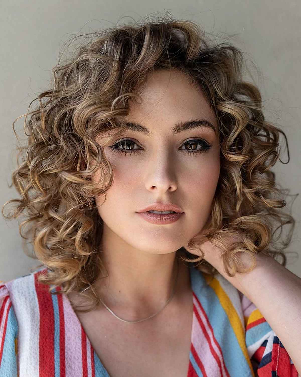 the face-framing curly lob hairstyle