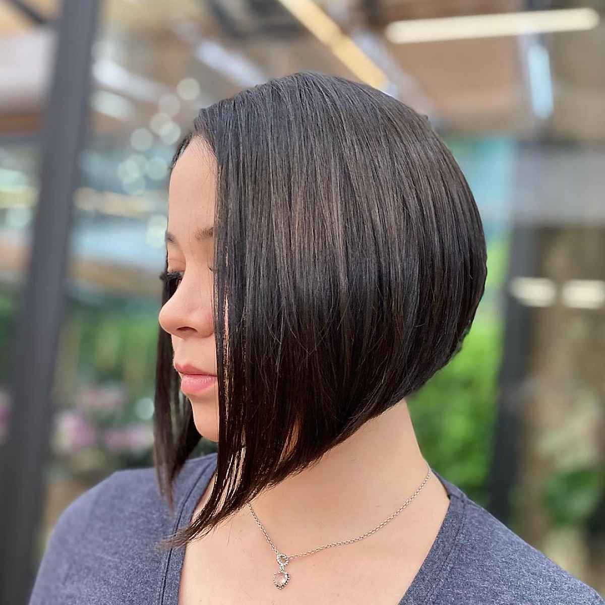 The Inverted Blunt Cut on mid-length hair