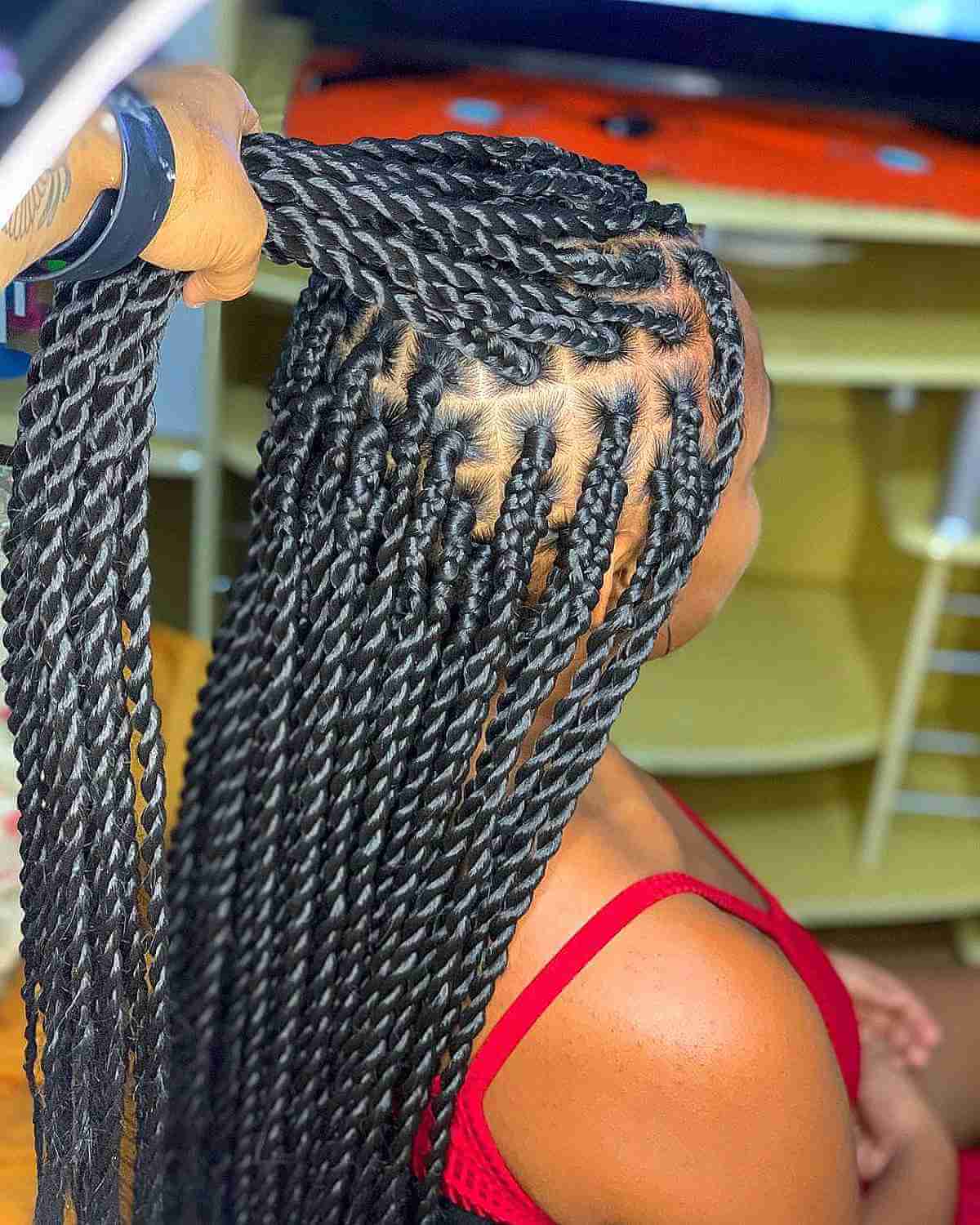 Twisted Box Braids with Knots