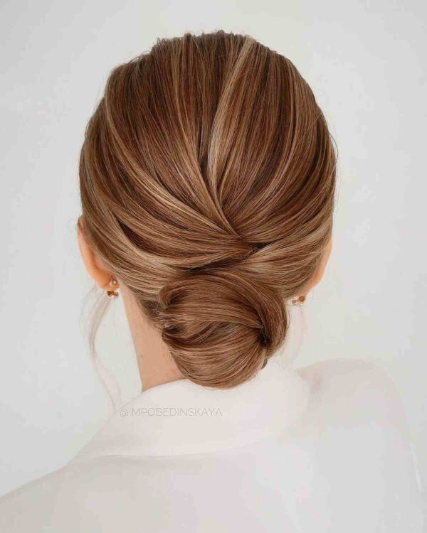 30 Cute & Easy Bun Hairstyles to Try in 2025