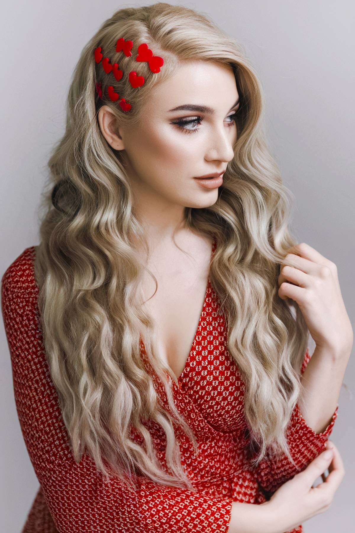 Valentine's Day hair with loose curls