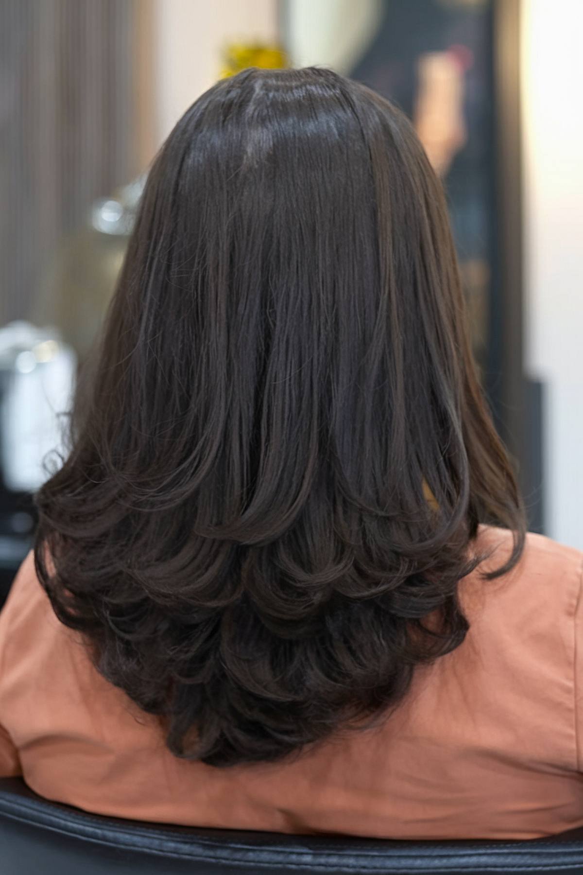 U shape volume layer cut for medium length hair