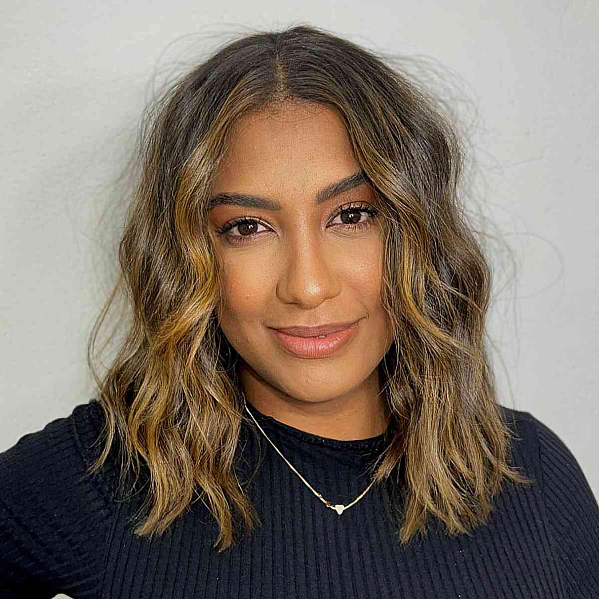Warm Caramel Balayage Hue and Middle Part Waves for Shoulder-Length Cut