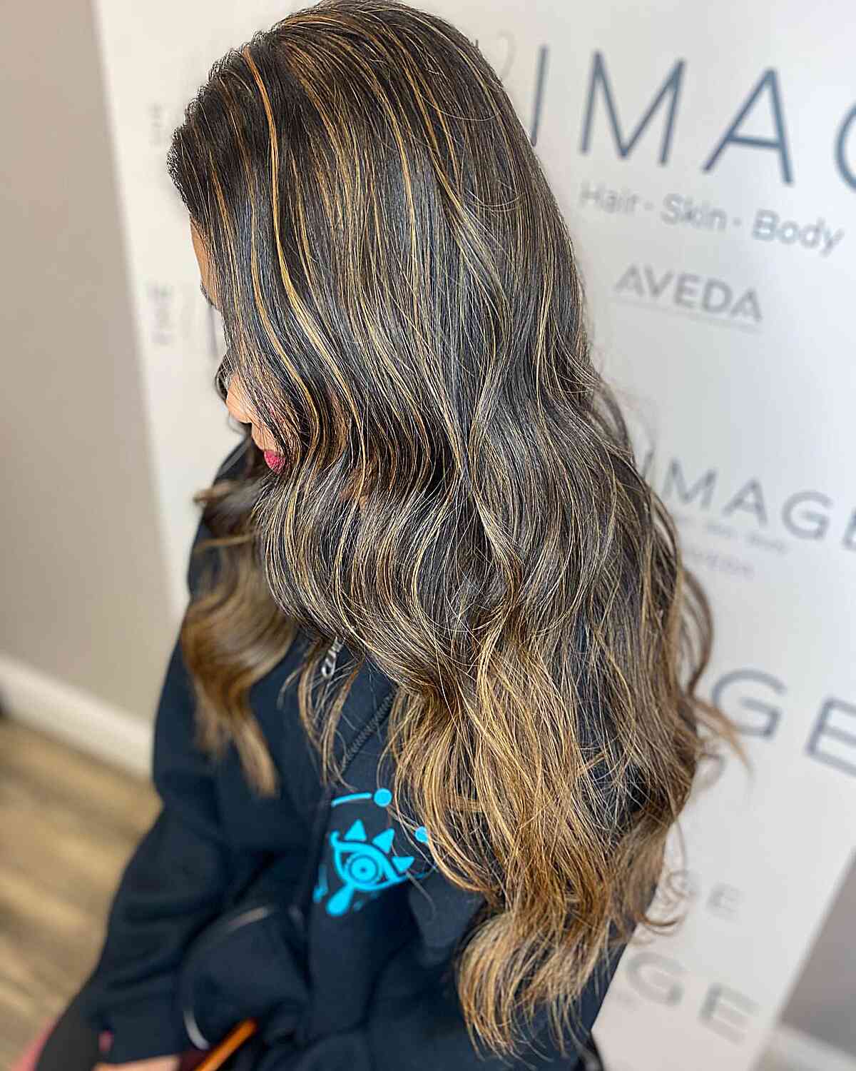 Warm Caramel Blonde Highlight Accents for Long Hair and Soft Waves