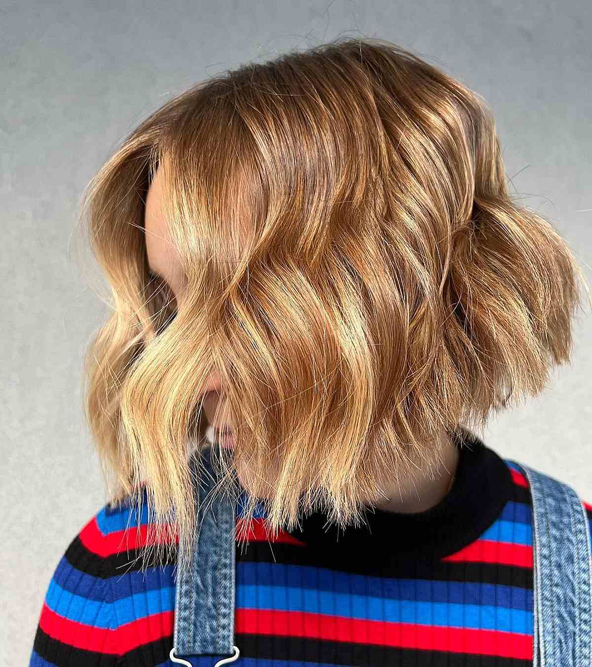 Wavy blonde bob with jagged ends of thick chin-length hair