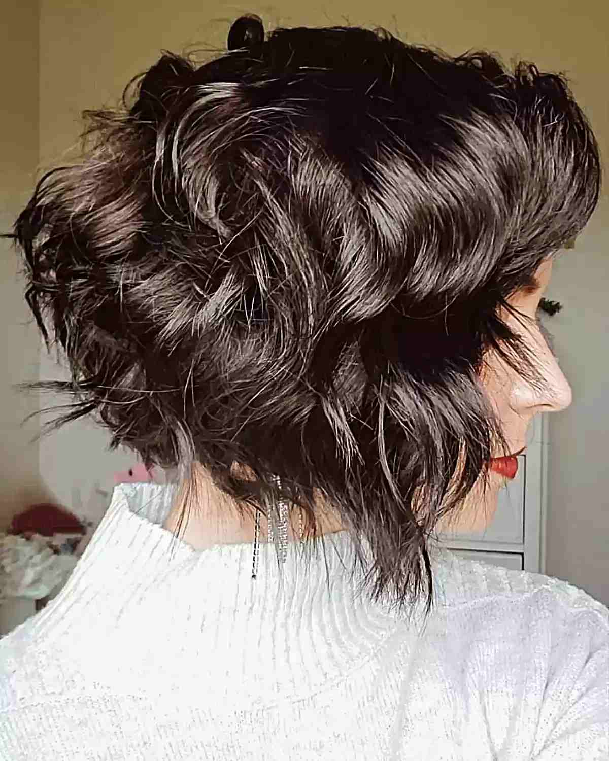 Wavy Bob with Shorter Choppy Layers for Thick-Haired Ladies