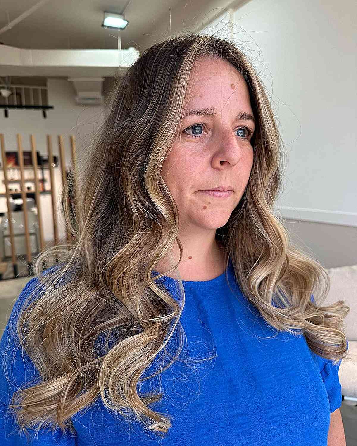 Long Wavy Brown Hair with Money Piece for Overweight Mature Women Over 50