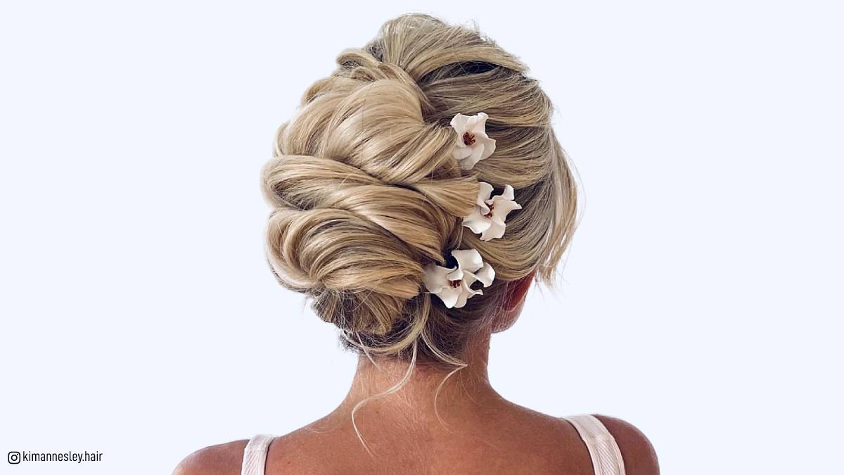27 Elegant Mother of the Groom Hairstyles for Your Son's Big Day