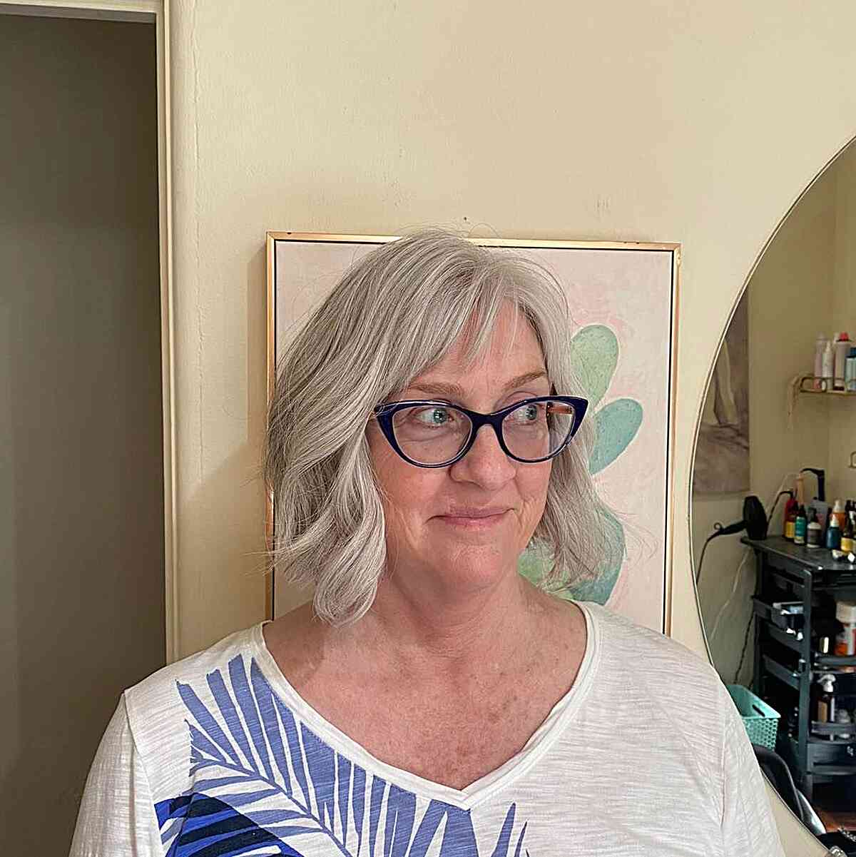 Chin-Length White Blonde Wavy Bob with Side Bangs for Overweight Ladies Over 50