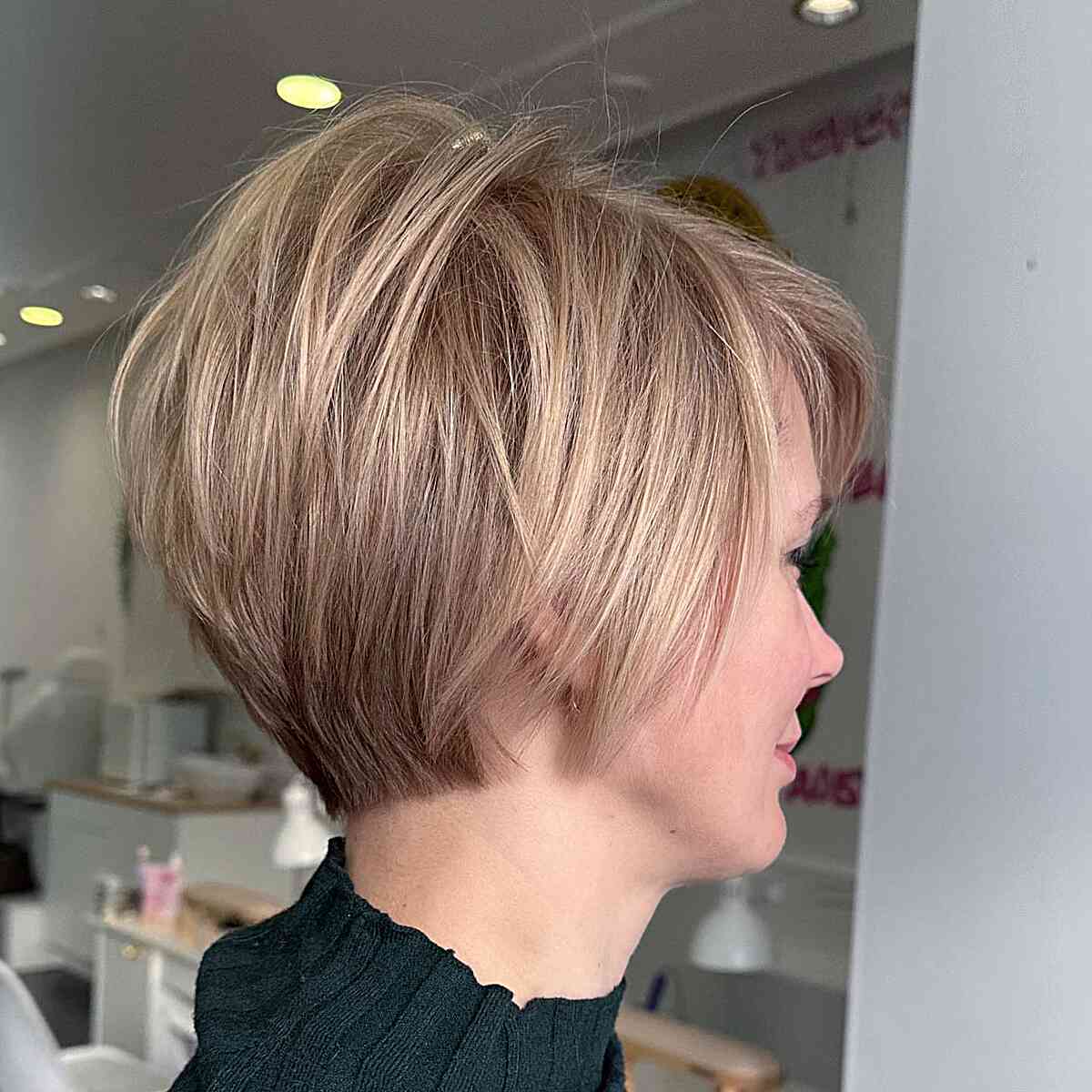 Wispy Jaw-Length Bob Cut with Stacked Layers for Blonde Hair